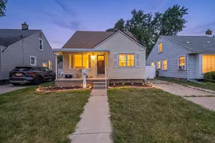 214 Cleveland St, Trenton, MI 48183 - Photo 2