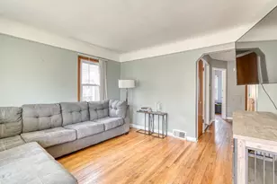 214 Cleveland St, Trenton, MI 48183 - Photo 4