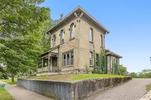 827 Fairview Ave NE, Grand Rapids, MI 49503 - Photo 2