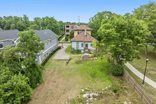827 Fairview Ave NE, Grand Rapids, MI 49503 - Photo 26