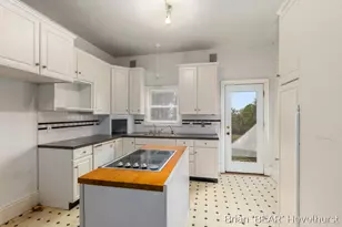 827 Fairview Ave NE, Grand Rapids, MI 49503 - Photo 12