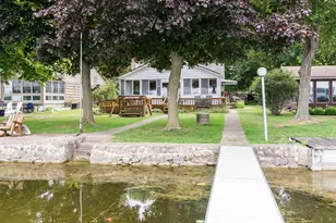 11256 Algonquin Dr, Pinckney, MI 48169 - Photo 1