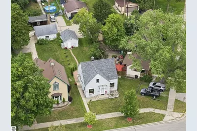 521 E Chapin Street, Cadillac, MI 49601 - Photo 2