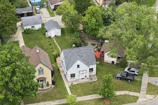 521 E Chapin St, Cadillac, MI 49601 - Photo 2