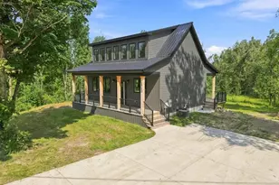1713 Vanderlip Rd, Traverse City, MI 49686 - Photo 2