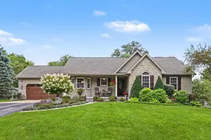 9959 W Sargent Rd, Fowlerville, MI 48836 - Photo 2