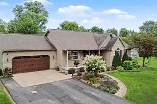 9959 W Sargent Rd, Fowlerville, MI 48836 - Photo 4
