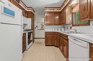 7917 Birchwood Ave, Jenison, MI 49428 - Photo 12