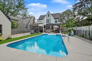 566 Lawndale Ct, Holland, MI 49423 - Photo 8