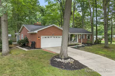 4930 Poinsettia Avenue SE, Kentwood, MI 49508 - Photo 2