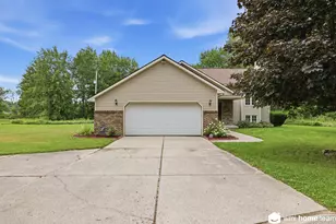 5303 Tiffany Ave NE, Rockford, MI 49341 - Photo 2