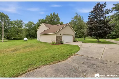 5303 Tiffany Avenue NE, Rockford, MI 49341 - Photo 4