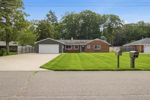 3988 Stryker Dr, Norton Shores, MI 49441 - Photo 4