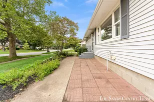 1015 Taylor Ave, Grand Haven, MI 49417 - Photo 4