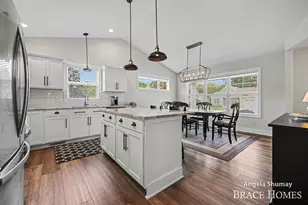 2637 Stockwood Dr NE, Grand Rapids, MI 49505 - Photo 6
