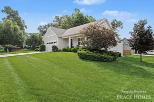 2637 Stockwood Dr NE, Grand Rapids, MI 49505 - Photo 2