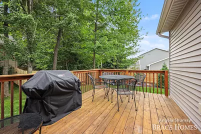 2637 Stockwood Drive NE, Grand Rapids, MI 49505 - Photo 24