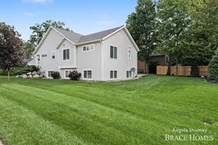 2637 Stockwood Dr NE, Grand Rapids, MI 49505 - Photo 28