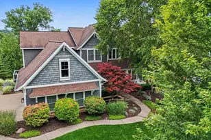 1254 Stoneshire Dr SE, Grand Rapids, MI 49546 - Photo 4