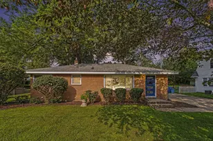 527 Fairfield Ave NW, Grand Rapids, MI 49504 - Photo 2