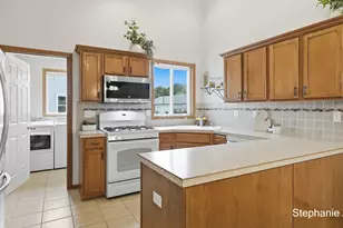 663 Ridgefield Dr, Coopersville, MI 49404 - Photo 8
