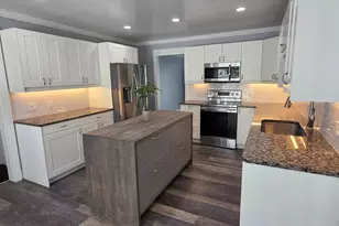 5310 Hauser Way, West Bloomfield, MI 48323 - Photo 2