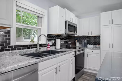 1042 Patton Avenue NW, Grand Rapids, MI 49504 - Photo 16