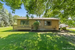 2121 Dewberry Dr NE, Grand Rapids, MI 49505 - Photo 18