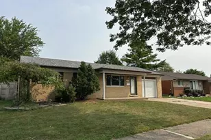34242 S Aztec Dr, Westland, MI 48185 - Photo 2