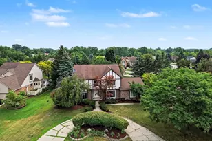 22276 Sheffield Ct, Farmington Hills, MI 48335 - Photo 2