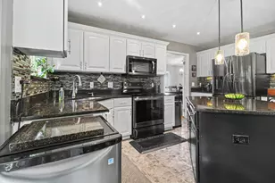 5975 Redstone Ct, Ann Arbor, MI 48103 - Photo 4