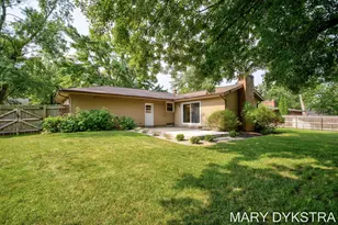 585 Huizenga Ave, Zeeland, MI 49464 - Photo 6