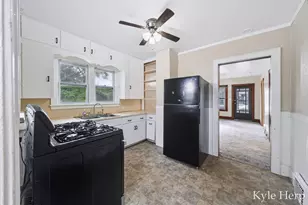837 E Marshall St, Hastings, MI 49058 - Photo 12