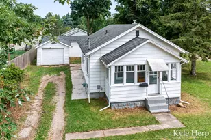 837 E Marshall St, Hastings, MI 49058 - Photo 2