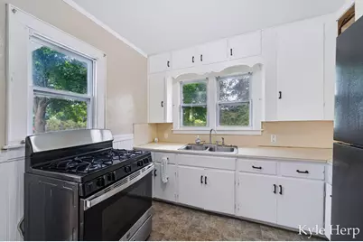 837 E Marshall Street, Hastings, MI 49058 - Photo 14