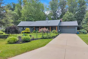 93 Lynwood Dr, Battle Creek, MI 49015 - Photo 1