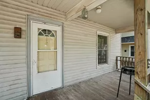 106 Stewart St SW, Grand Rapids, MI 49507 - Photo 2