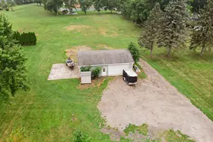 441 Moccasin St, Buchanan, MI 49107 - Photo 4