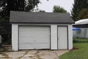 208 Jay St, Saint Charles, MI 48655 - Photo 6