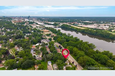 2070 Monroe Avenue NW, Grand Rapids, MI 49505 - Photo 2
