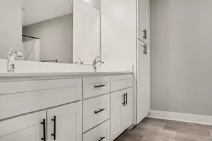 1367 S Village Cir, Kalamazoo, MI 49009 - Photo 14