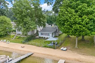 52390 Twin Lakeview Dr, Dowagiac, MI 49047 - Photo 8