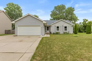 1121 Durango Dr, Lansing, MI 48917 - Photo 2