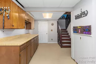 817 W Kirby Rd, Battle Creek, MI 49017 - Photo 14