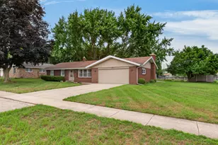 1553 Kipling Ct, Saint Joseph, MI 49085 - Photo 2