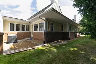 35075 Hillside Dr, Farmington, MI 48335 - Photo 34