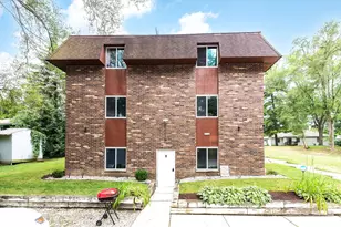 9275 Brookside Dr, Whitmore Lake, MI 48189 - Photo 2