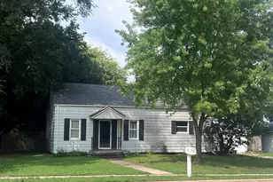 703 E Front St, Buchanan, MI 49107 - Photo 2