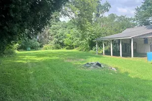 703 E Front St, Buchanan, MI 49107 - Photo 10