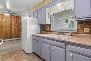 306 W Beryl St, Scottville, MI 49454 - Photo 8